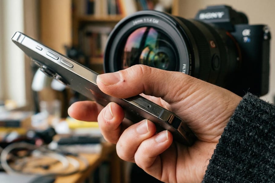 Smartphone vs. Kamera: Wann lohnt sich der Kauf noch? (2026)