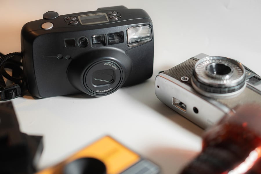 Sony ZV-1 vs Sony ZV-E10: Kompakt oder Systemkamera?
